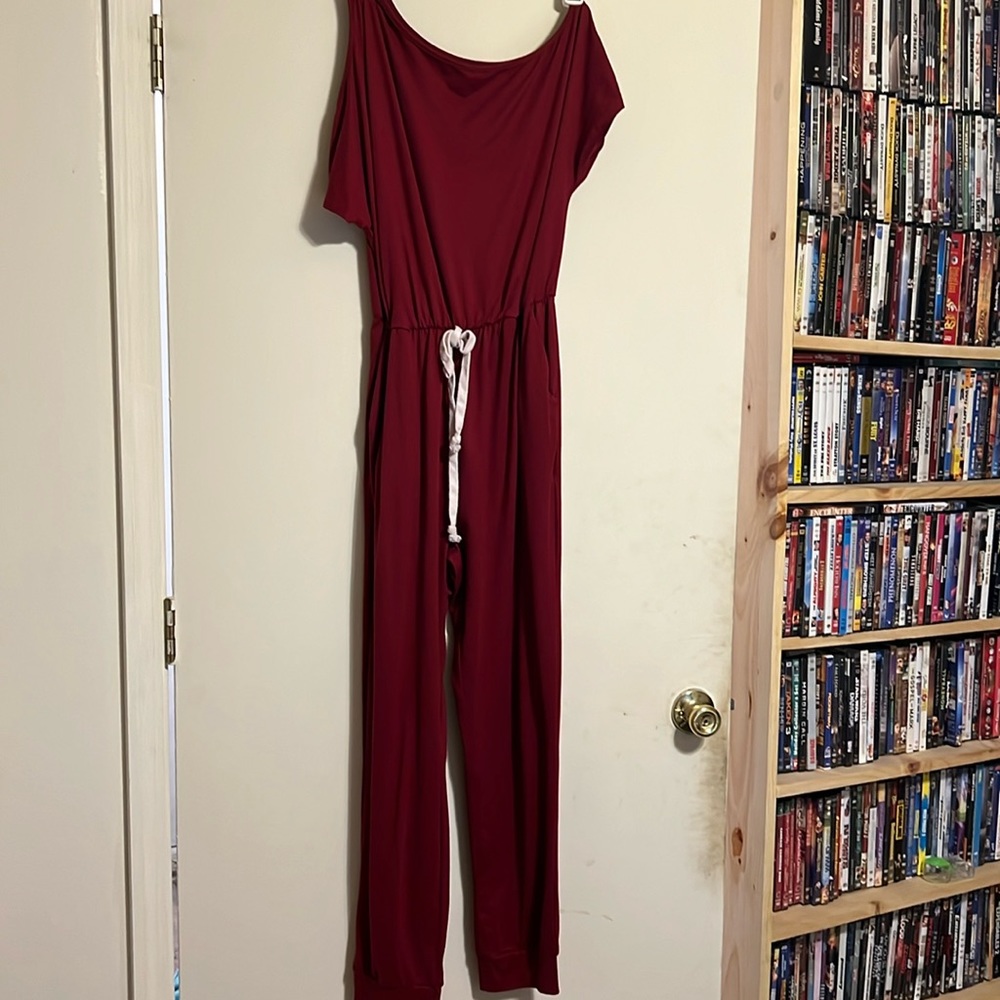 Cold shoulder jumper